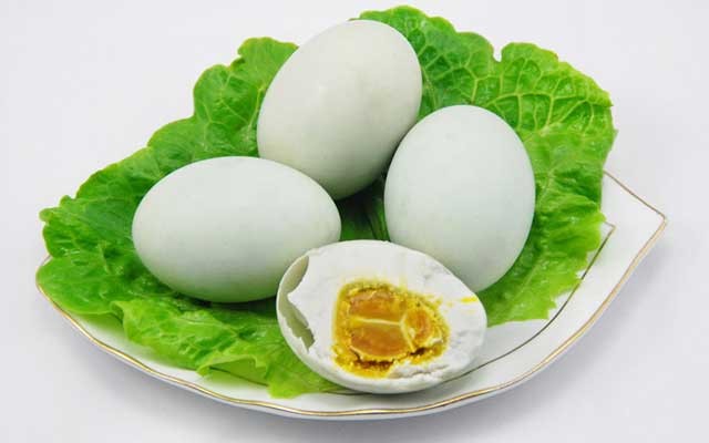 食材大全－食材百科：【咸鸭蛋】的功效与作用_【咸鸭蛋】的营养价值_食材百科